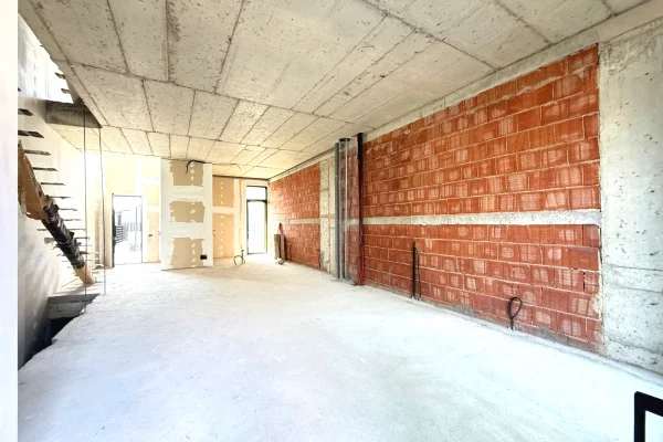 🏡Vilë 3-kateshe e Bashkangjitur për Shitje pranë TEG-ut.