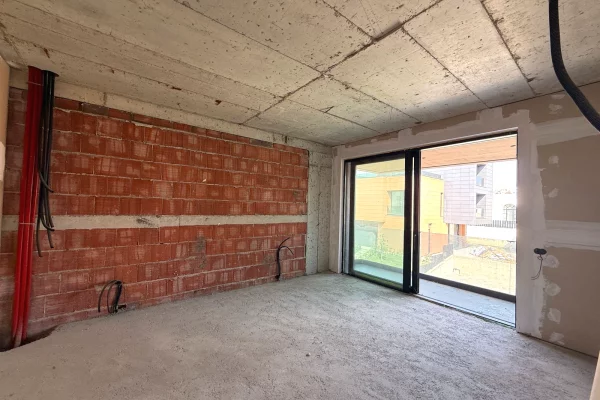 Shtepi ne shitje Vila Luksoze ne Tirane, 3+1, Mobilimi Bosh, pa mobiluar, Pagesa 780,000  Euro.