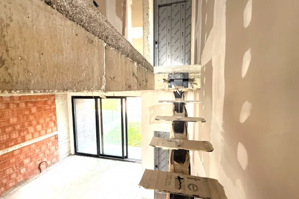 Shtepi ne shitje Vila Luksoze ne Tirane, 3+1, Mobilimi Bosh, pa mobiluar, Pagesa 780,000  Euro.