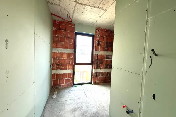 Shtepi ne shitje Vila Luksoze ne Tirane, 3+1, Mobilimi Bosh, pa mobiluar, Pagesa 780,000  Euro.