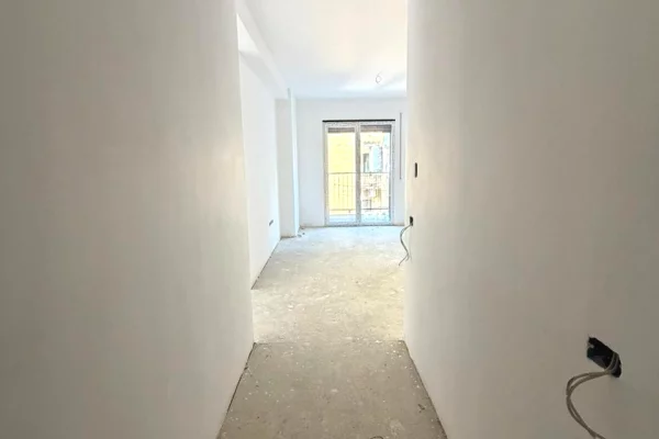 Shtepi ne shitje Apartament ne Tirane, 2+1, Mobilimi Bosh, pa mobiluar, Pagesa 173,000  Euro.