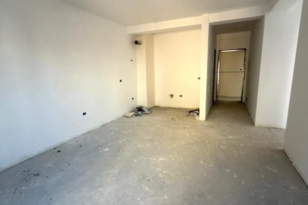 Shtepi ne shitje Apartament ne Tirane, 2+1, Mobilimi Bosh, pa mobiluar, Pagesa 173,000  Euro.