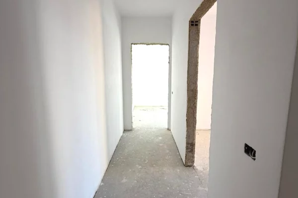 Shtepi ne shitje Apartament ne Tirane, 2+1, Mobilimi Bosh, pa mobiluar, Pagesa 173,000  Euro.