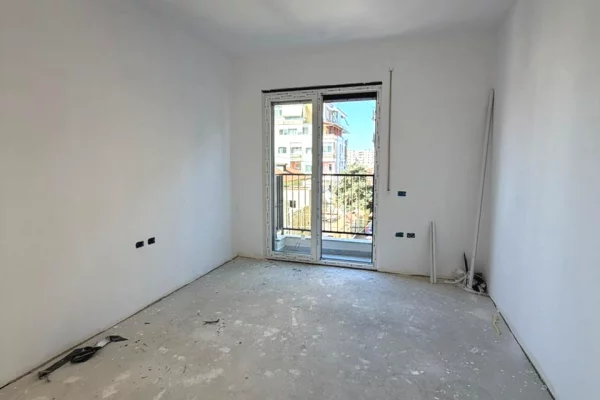 Shtepi ne shitje Apartament ne Tirane, 2+1, Mobilimi Bosh, pa mobiluar, Pagesa 173,000  Euro.