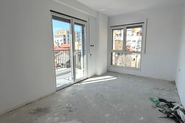 Shtepi ne shitje Apartament ne Tirane, 2+1, Mobilimi Bosh, pa mobiluar, Pagesa 173,000  Euro.