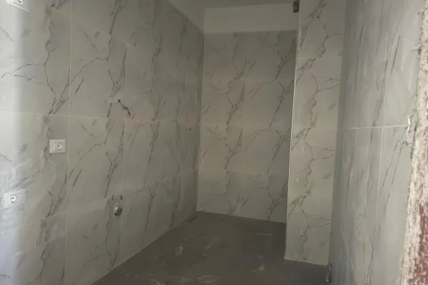 Shtepi ne shitje Apartament ne Tirane, 2+1, Mobilimi Bosh, pa mobiluar, Pagesa 215,000  Euro.