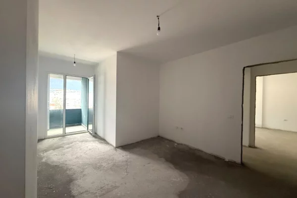 Shtepi ne shitje Apartament ne Tirane, 2+1, Mobilimi Bosh, pa mobiluar, Pagesa 215,000  Euro.