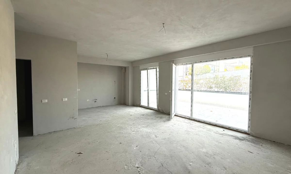 Shtepi ne shitje Apartament ne Tirane, 3+1, Mobilimi Bosh, pa mobiluar, Pagesa 434,700  Euro.