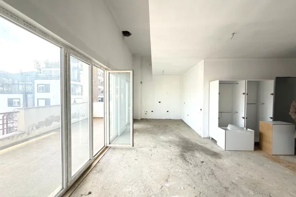 Shtepi ne shitje Apartament ne Tirane, 3+1, Mobilimi Bosh, pa mobiluar, Pagesa 434,700  Euro.