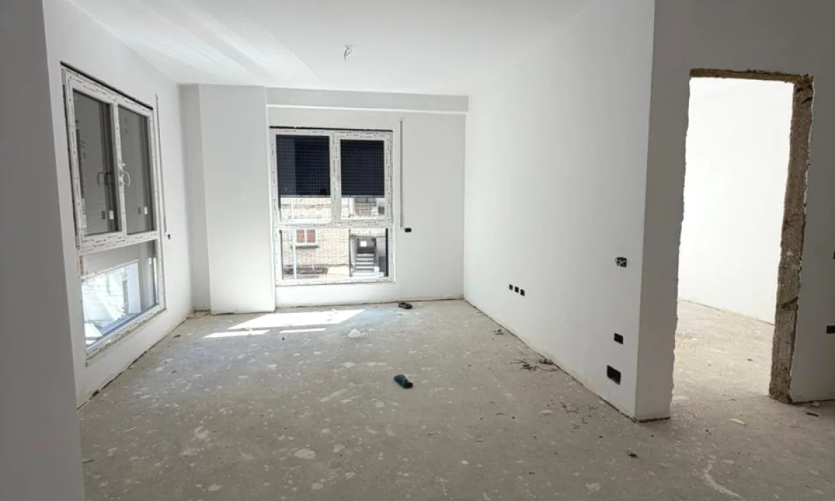 Shtepi ne shitje Apartament ne Tirane, 2+1, Mobilimi Bosh, pa mobiluar, Pagesa 158,700  Euro.