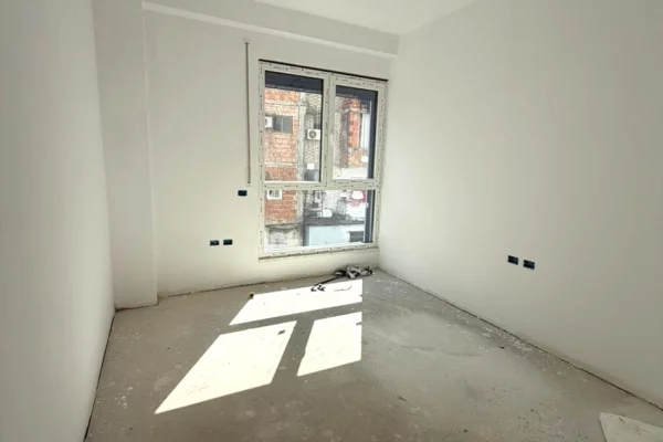 Shtepi ne shitje Apartament ne Tirane, 2+1, Mobilimi Bosh, pa mobiluar, Pagesa 158,700  Euro.