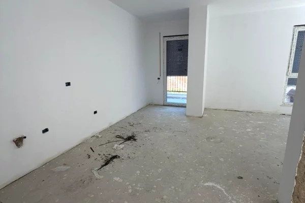 Shtepi ne shitje Apartament ne Tirane, 2+1, Mobilimi Bosh, pa mobiluar, Pagesa 158,700  Euro.