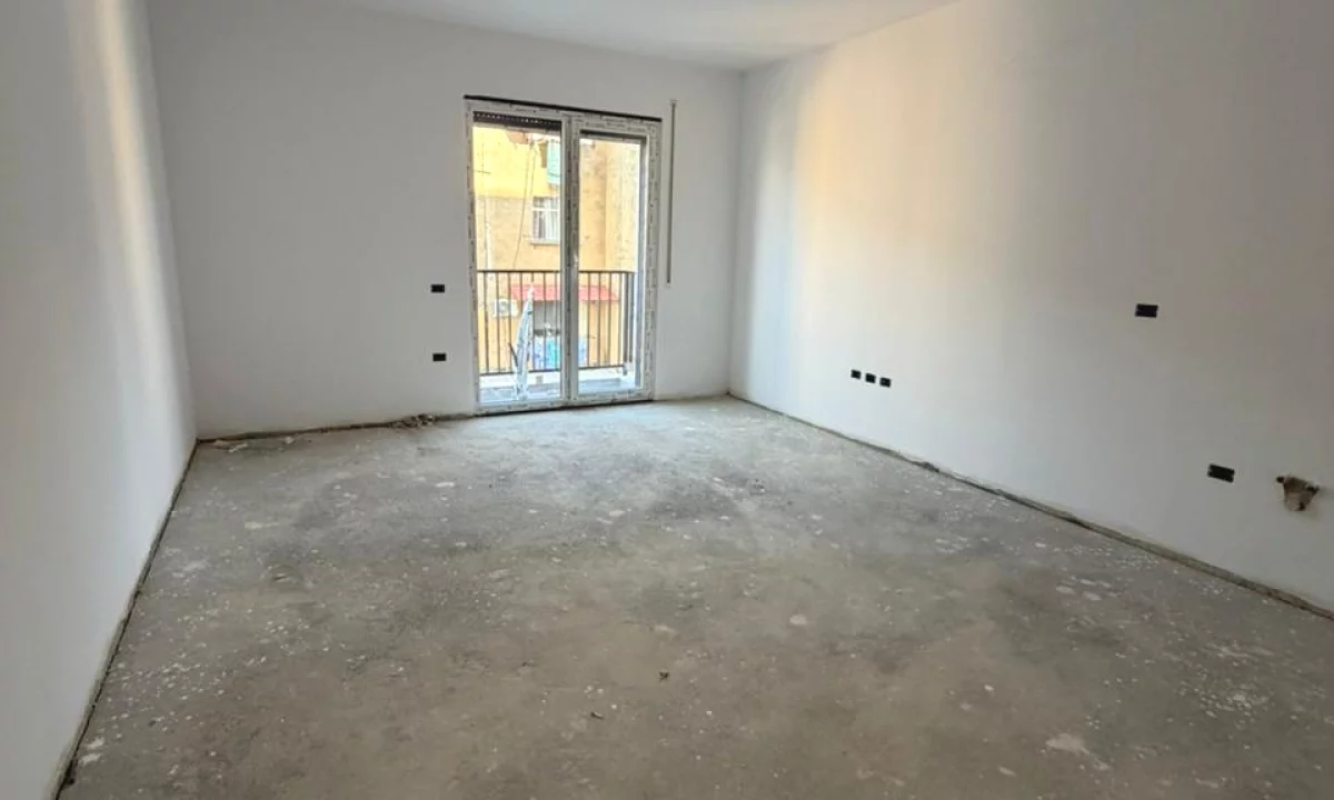 Shtepi ne shitje Apartament ne Tirane, 2+1, Mobilimi Bosh, pa mobiluar, Pagesa 151,050  Euro.