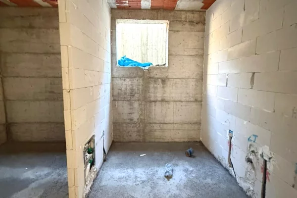 Luxury villas for sale in Tirana 4+1, Emty