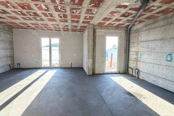 Luxury villas for sale in Tirana 4+1, Emty