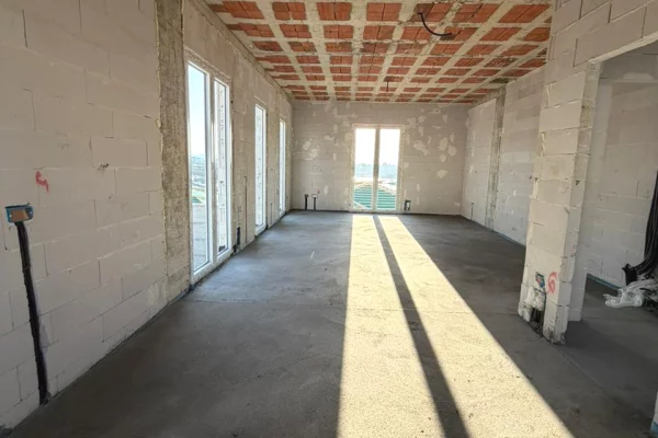 Luxury villas for sale in Tirana 4+1, Emty