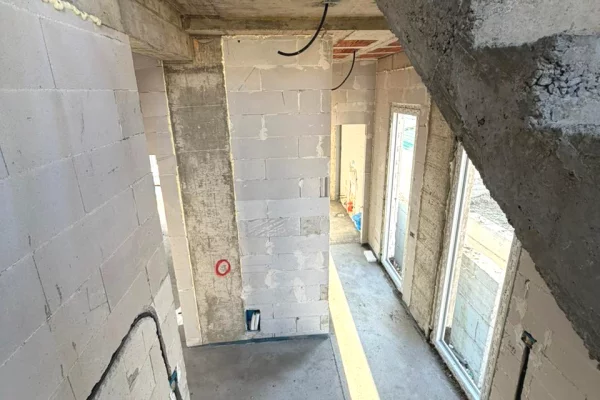 Luxury villas for sale in Tirana 4+1, Emty