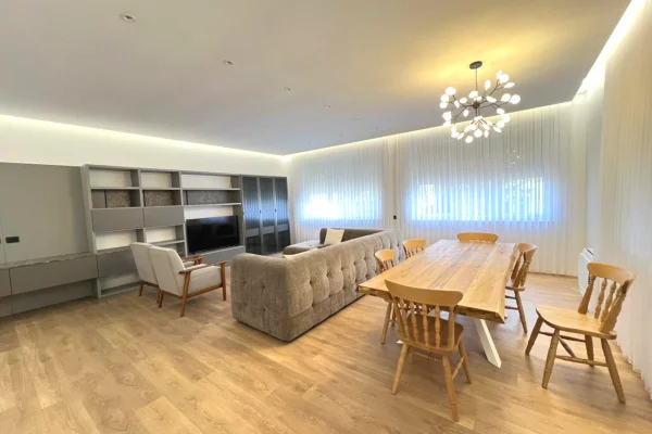 Luxury villas for sale in Tirana 4+1, Furnished