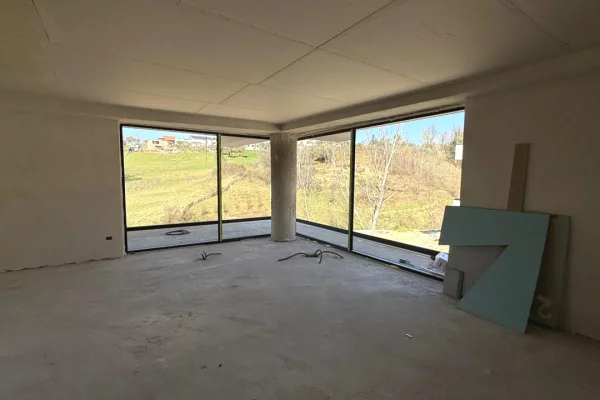 Villa di lusso in vendita a Tirana 4+1, Vuoto