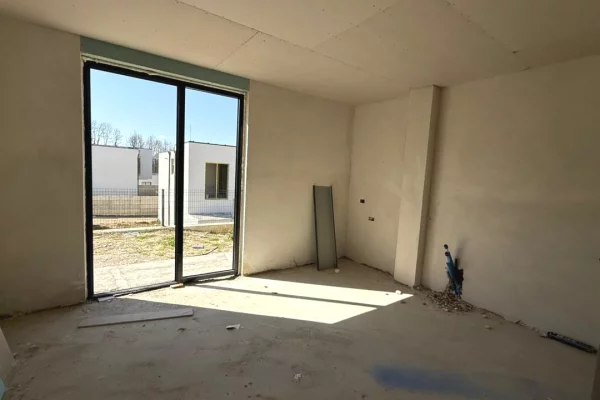 Villa di lusso in vendita a Tirana 4+1, Vuoto