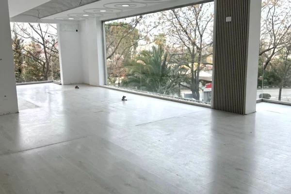 🏢Shitet Ambient Biznesi te Rruga Muhamet Gjollesha✨