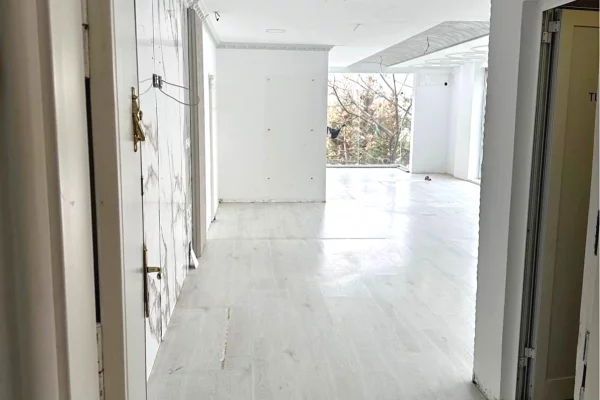 🏢Shitet Ambient Biznesi te Rruga Muhamet Gjollesha✨