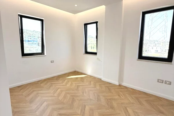 Luxury villas for sale in Tirana 4+1, Emty