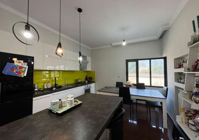 Shtepi me qera Duplex(shtepi me 2 kate) ne Tirane, 2+1, Mobilimi E mobiluar, Pagesa 800  Euro.