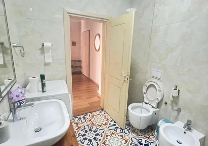 Shtepi me qera 2+1 ne Tirane - 680 Euro