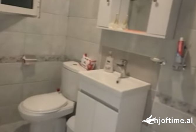 Shtepi ne shitje Apartament ne Tirane, 1+1, Mobilimi E mobiluar, Pagesa 105,000  Euro.