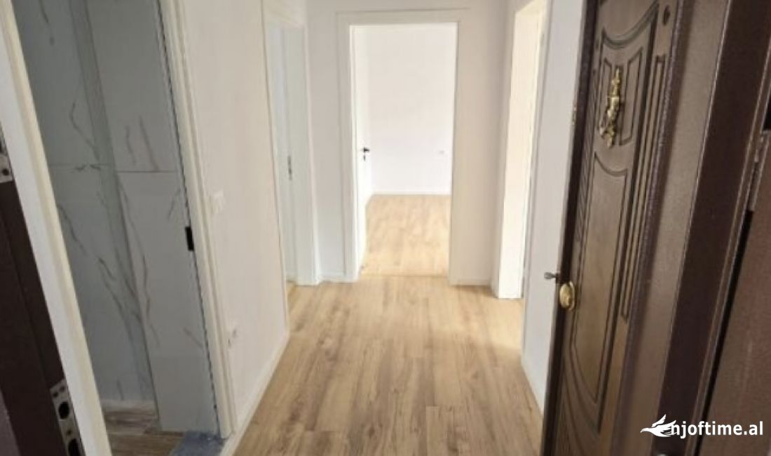 Shtepi ne shitje Apartament ne Tirane, 2+1, Mobilimi Bosh, pa mobiluar, Pagesa 129,000  Euro.