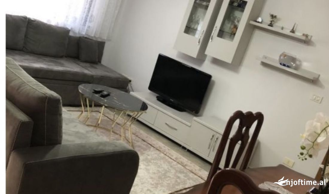 Shtepi me qera Apartament ne Tirane, 2+1, Mobilimi E mobiluar, Pagesa 650  Euro.