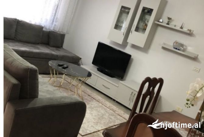 Shtepi me qera 2+1 ne Tirane - 650 Euro