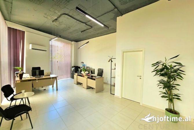 Ambient biznesi ne shitje 3+1 ne Tirane - 93,000 Euro