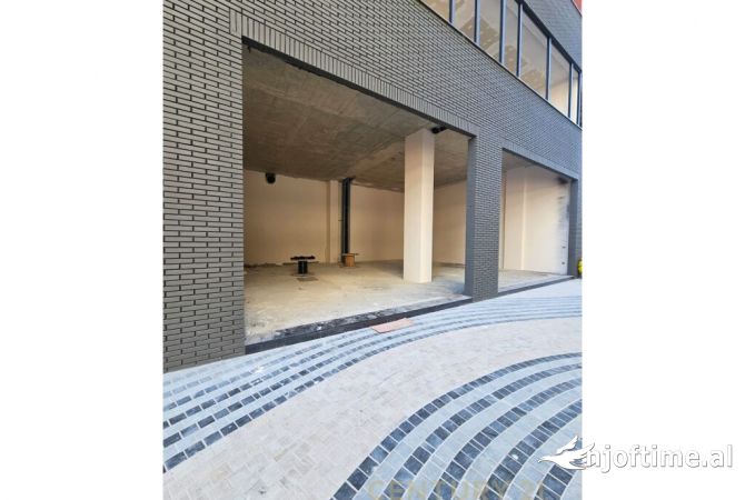 Ambient biznesi me qera 2+1 ne Tirane - 3,500 Euro
