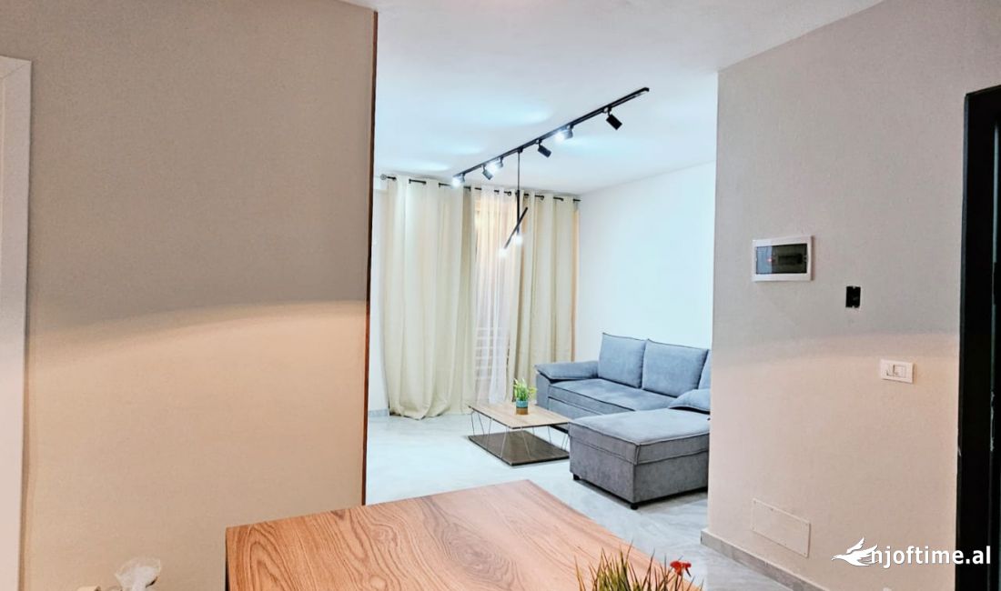 Shtepi ne shitje Apartament ne Tirane, 2+1, Mobilimi E mobiluar, Pagesa 84,000  Euro.