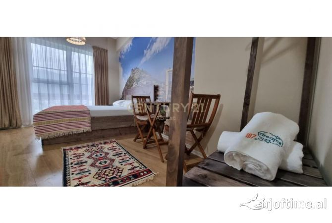 Shtepi me qera 4+1 ne Tirane - 1,000 Euro