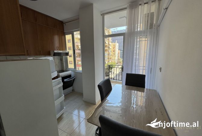 Shtepi me qera 1+1 ne Tirane - 680 Euro