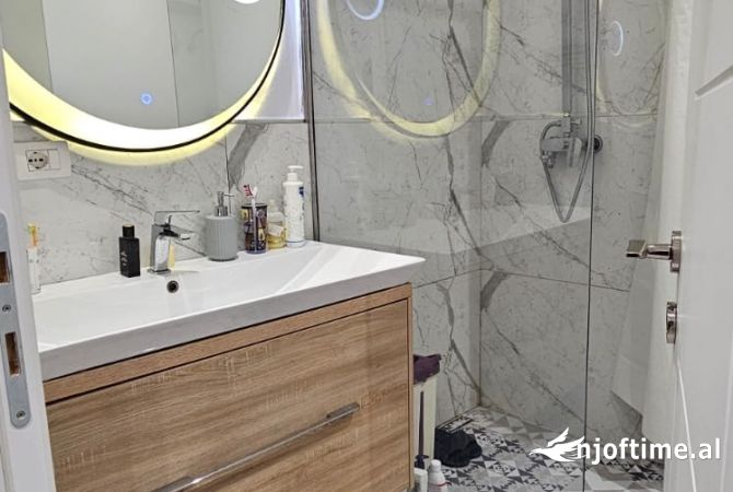 Shtepi me qera Apartament ne Tirane, 1+1, Mobilimi E mobiluar, Pagesa 550  Euro.