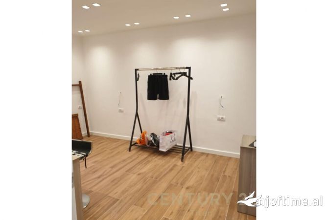 Shtepi ne shitje Apartament ne Tirane, 2+1, Mobilimi Pjeserisht e mobiluar, Pagesa 112,000  Euro.