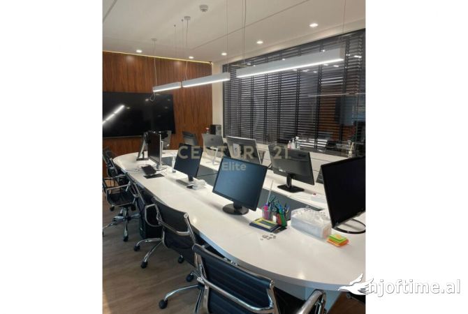 Ambient biznesi me qera 3+1 ne Tirane - 2,390 Euro