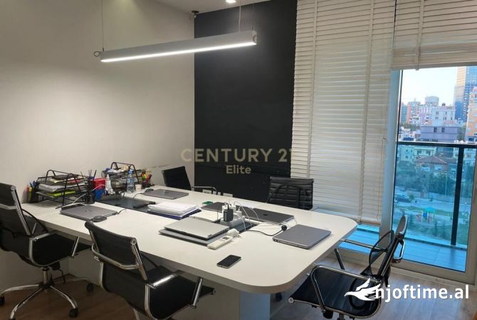 Ambient biznesi me qera 3+1 ne Tirane - 2,390 Euro