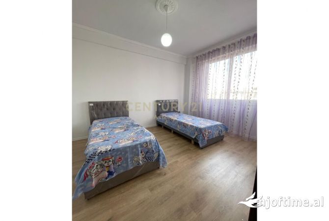 Shtepi ne shitje Apartament ne Tirane, 2+1, Mobilimi Pjeserisht e mobiluar, Pagesa 125,000  Euro.