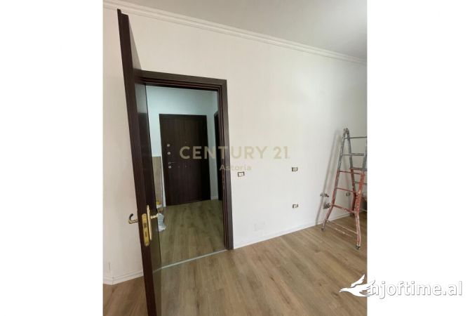 Shtepi ne shitje Apartament ne Tirane, 2+1, Mobilimi Pjeserisht e mobiluar, Pagesa 125,000  Euro.