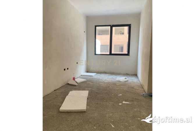 Shtepi ne shitje Apartament ne Tirane, 2+1, Mobilimi Bosh, pa mobiluar, Pagesa 204,000  Euro.