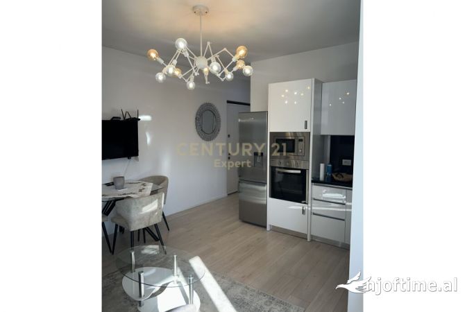 Shtepi me qera Apartament ne Tirane, 2+1, Mobilimi E mobiluar, Pagesa 700  Euro.