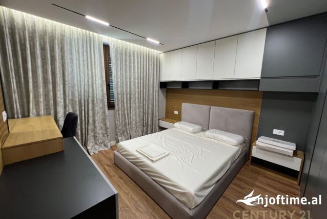 Shtepi ne shitje Apartament ne Tirane, 2+1, Mobilimi E mobiluar, Pagesa 250,000  Euro.