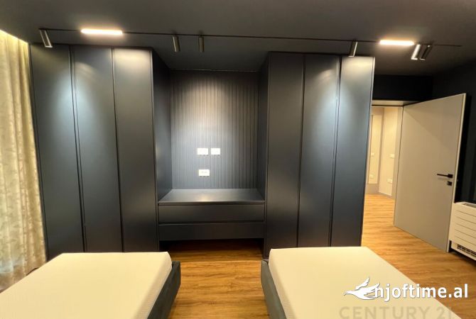 Shtepi ne shitje Apartament ne Tirane, 2+1, Mobilimi E mobiluar, Pagesa 250,000  Euro.