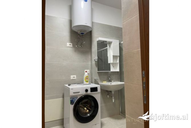 Shtepi me qera Apartament ne Tirane, 2+1, Mobilimi E mobiluar, Pagesa 800  Euro.