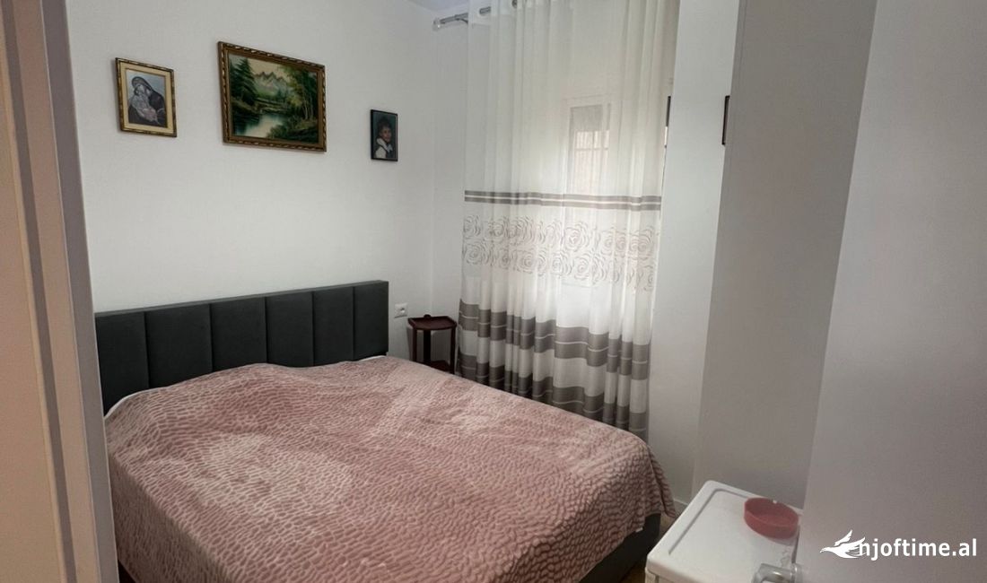 Shtepi ne shitje Apartament ne Tirane, 1+1, Mobilimi E mobiluar, Pagesa 55,000  Euro.